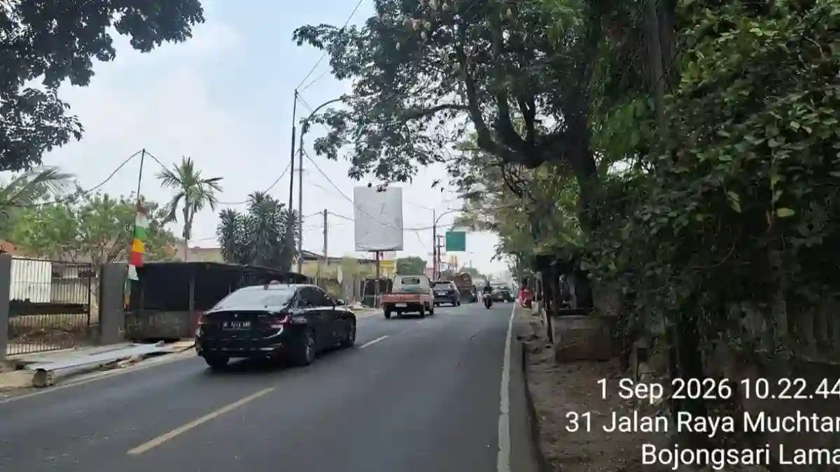 Sering terjadi kecelakaan di segmen setelah kantor BSSN arah lampu merah Bojongsari