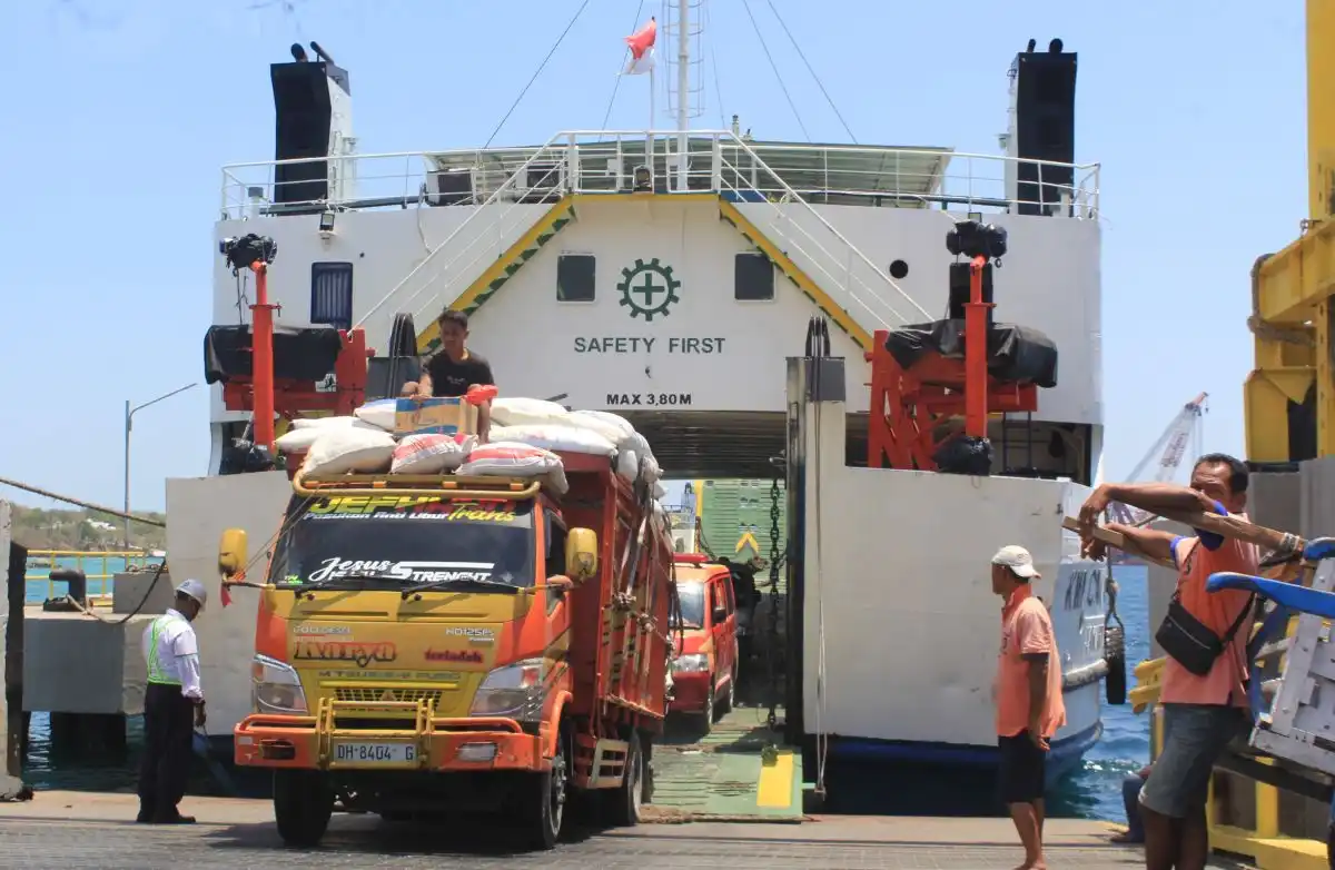 Menyongsong Konektivitas Antarpulau di NTT Menyongsong Konektivitas Antarpulau di NTT