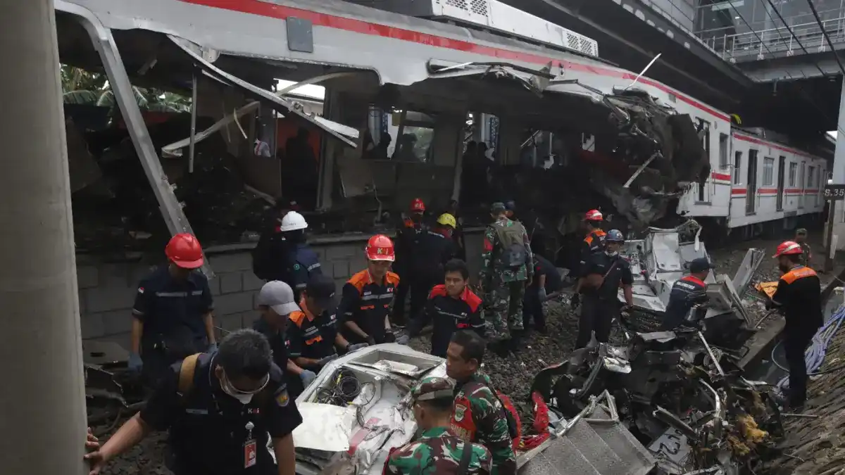 Penutupan Perlintasan Kereta akibat Kecelakaan di Bekasi Penutupan Perlintasan Kereta akibat Kecelakaan di Bekasi