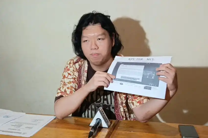 Aktivis Pertanyakan Dua Dokumen Pencalonan Gibran yang Disebut Telah Diserahkan Aktivis Pertanyakan Dua Dokumen Pencalonan Gibran yang Disebut Telah Diserahkan
