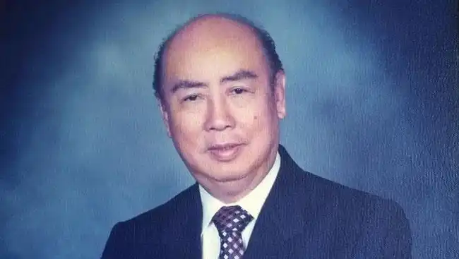 Pertemuan keduanya terjadi melalui Sulardi, sepupu Soeharto, yang menjadi perantara Pertemuan keduanya terjadi melalui Sulardi, sepupu Soeharto, yang menjadi perantara