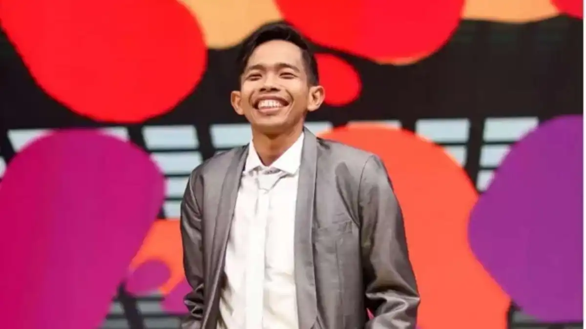 Dede Sunandar Pingsan di Atas Ring Usai Duel Tinju dengan Vicky Prasetyo di Jambi