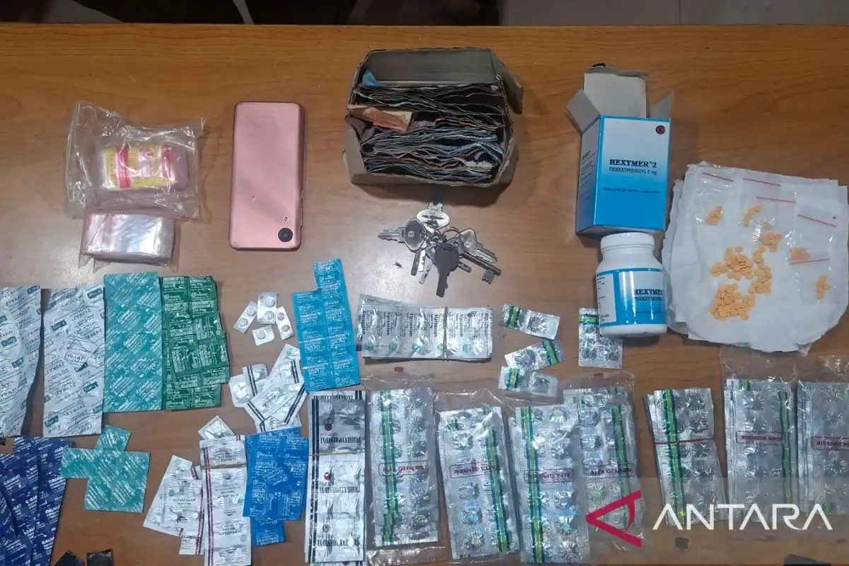 Polisi Memburu Distributor Obat Keras yang Menyasar Toko Kosmetik di Penjaringan