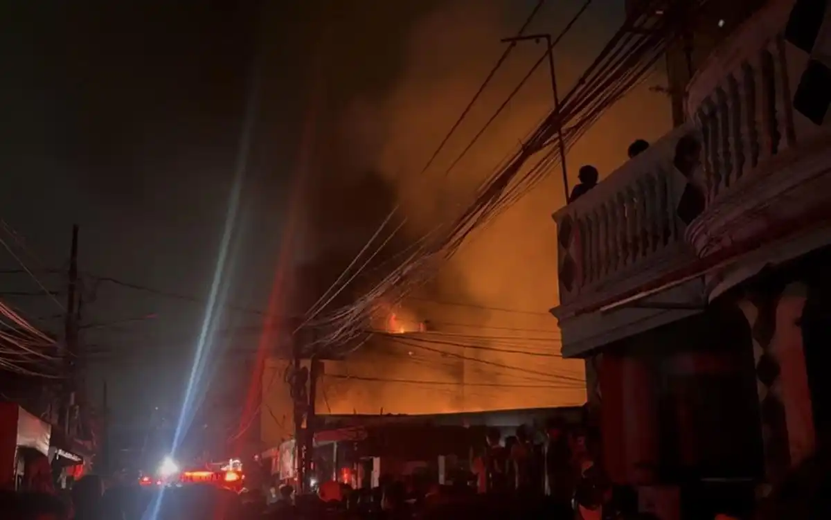 Kebakaran Melanda Permukiman Padat di Senen, 30 Unit Damkar Dikerahkan