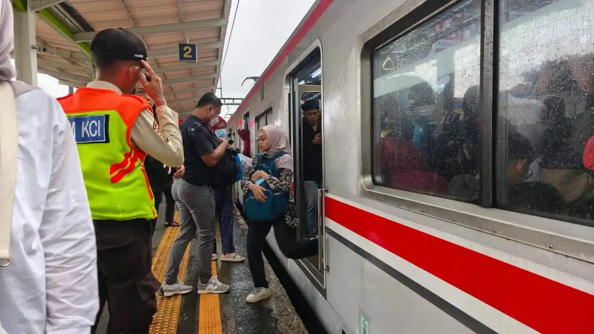 Mahasiswa Tewas Tertabrak KRL Saat Merekam Tugas Kuliah di Ciputat