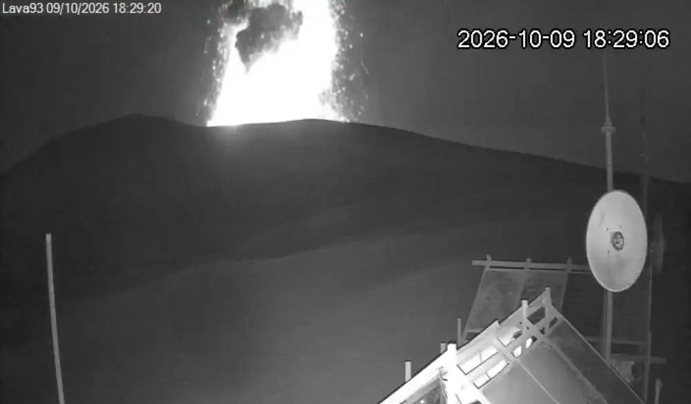 Erupsi Gunung Anak Krakatau Terpantau di Selat Sunda, Warga Diminta Menjauh