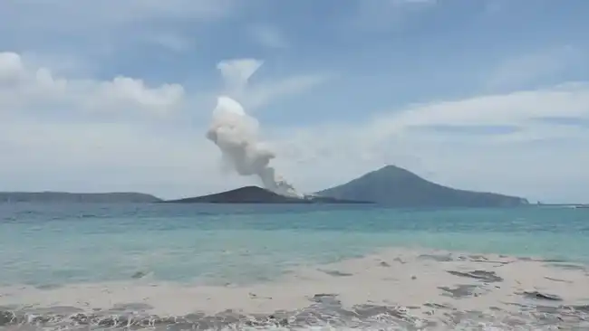 Status Anak Krakatau Naik ke Siaga Setelah 14 Erupsi dalam Empat Hari Status Anak Krakatau Naik ke Siaga Setelah 14 Erupsi dalam Empat Hari