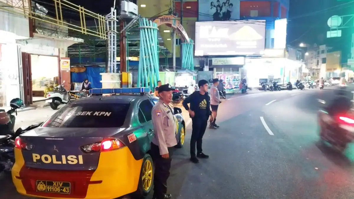 Patroli Blue Light Polsek KPN Digelar untuk Mengantisipasi Gangguan Kamtibmas Patroli Blue Light Polsek KPN Digelar untuk Mengantisipasi Gangguan Kamtibmas