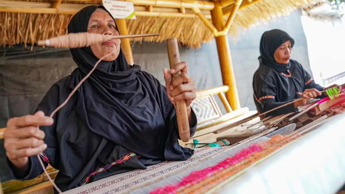 Skema Baru Mina Tenun Pertamina, Dongkrak Penghasilan Perempuan di Lombok Skema Baru Mina Tenun Pertamina, Dongkrak Penghasilan Perempuan di Lombok