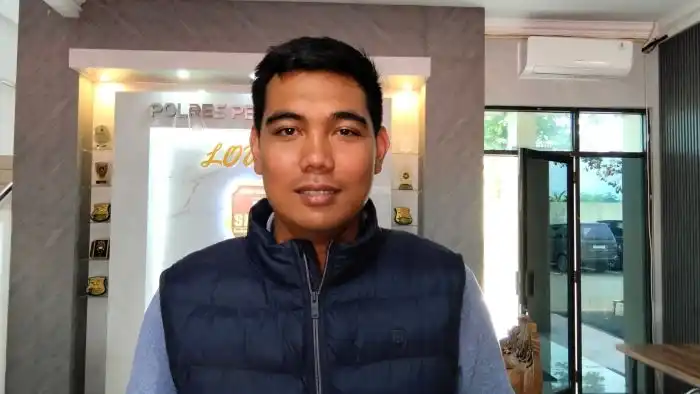 Namun, polisi belum memastikan apakah korban meninggal akibat kecelakaan lalu lintas atau rangkaian kekerasan yang terjadi setelahnya Namun, polisi belum memastikan apakah korban meninggal akibat kecelakaan lalu lintas atau rangkaian kekerasan yang terjadi setelahnya