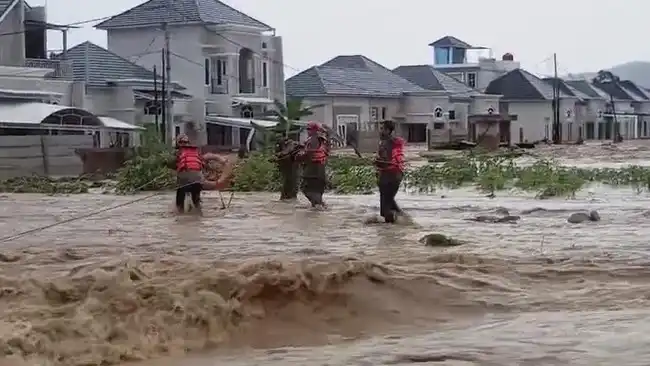 Sejauh ini, belum ada laporan resmi terkait jumlah korban karena proses evakuasi masih terus berlangsung hingga malam ini Sejauh ini, belum ada laporan resmi terkait jumlah korban karena proses evakuasi masih terus berlangsung hingga malam ini
