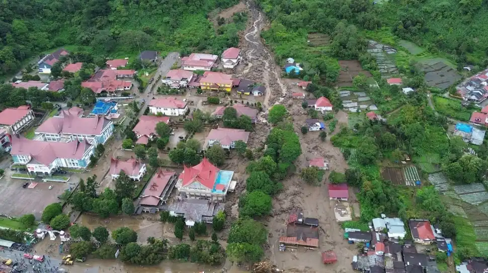 Padang Diterjang Banjir Parah, Athari Gauthi Minta Keselamatan Anak-Anak dan Lansia Diprioritaskan Padang Diterjang Banjir Parah, Athari Gauthi Minta Keselamatan Anak-Anak dan Lansia Diprioritaskan