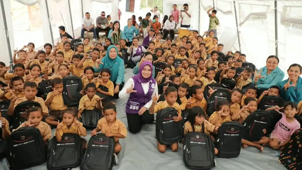 TP PKK dan TP Posyandu Salurkan Bantuan bagi Korban Gempa di NTT TP PKK dan TP Posyandu Salurkan Bantuan bagi Korban Gempa di NTT