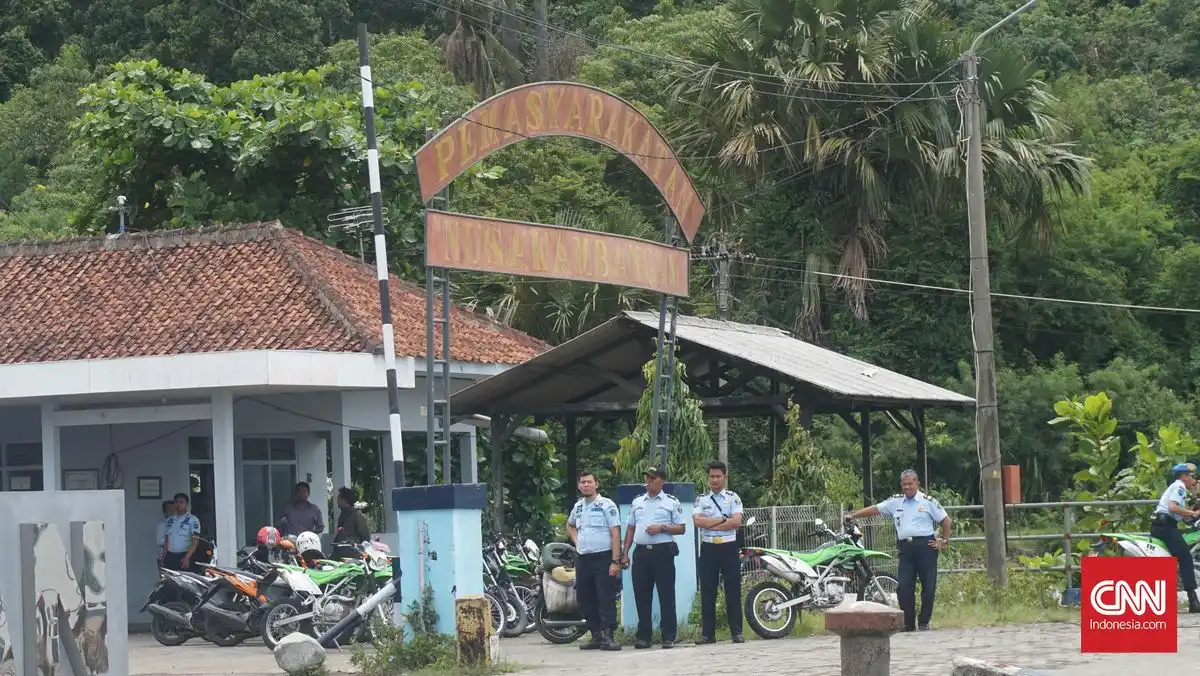 Buntut Pesta Sabu, 120 Napi Rutan Depok Dipindah ke Nusakambangan Buntut Pesta Sabu, 120 Napi Rutan Depok Dipindah ke Nusakambangan