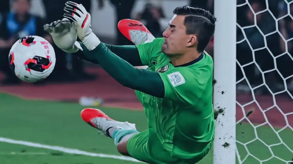 Salah satu kontribusi paling menonjol Emil terjadi ketika Indonesia menghadapi Thailand dalam adu penalti Salah satu kontribusi paling menonjol Emil terjadi ketika Indonesia menghadapi Thailand dalam adu penalti