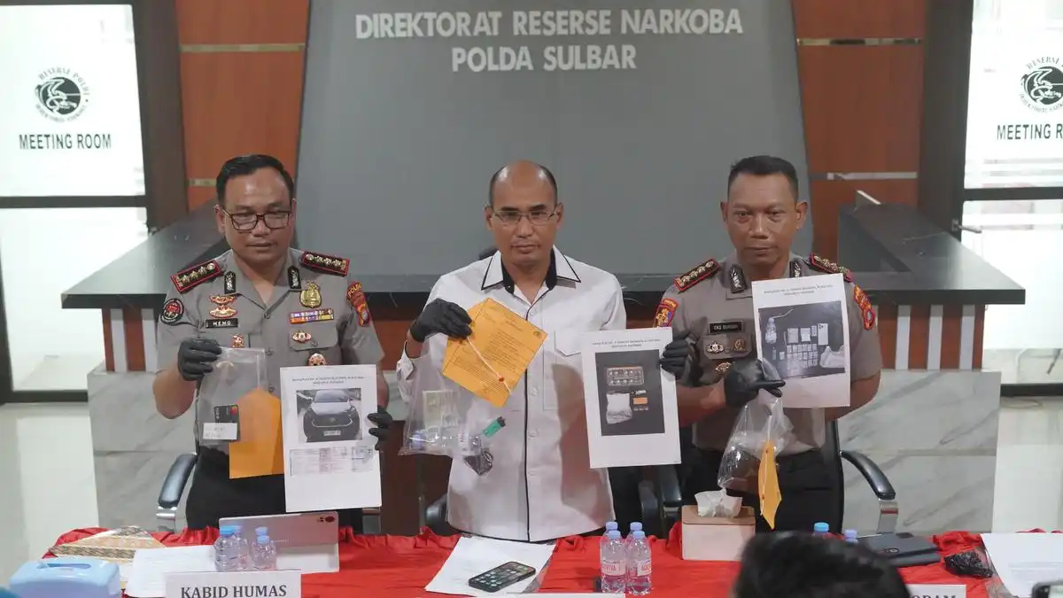 Tiga Tersangka Kasus Sabu di Sulbar, Anggota Polri Diduga Berperan sebagai Penghubung Tiga Tersangka Kasus Sabu di Sulbar, Anggota Polri Diduga Berperan sebagai Penghubung