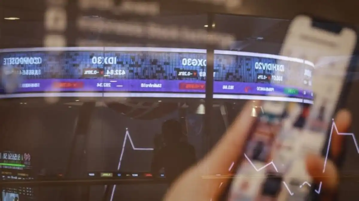 IHSG Tertekan hingga 6.936, Pasar Dibayangi Minyak Brent dan Risiko Arus Modal