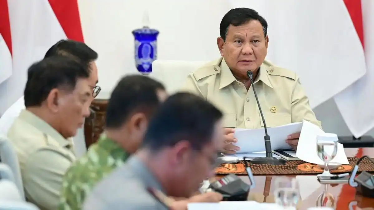 Prabowo Bahas Percepatan Pemadaman Karhutla dalam Rapat Terbatas di Istana Prabowo Bahas Percepatan Pemadaman Karhutla dalam Rapat Terbatas di Istana