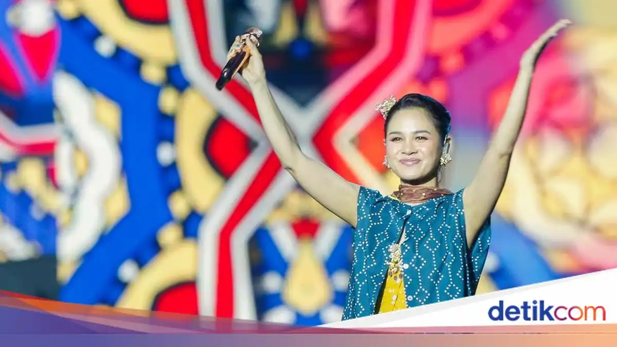 Langkah Andien Membuka Akses Pendidikan Gratis bagi Anak-Anak di Kampung Apung Langkah Andien Membuka Akses Pendidikan Gratis bagi Anak-Anak di Kampung Apung