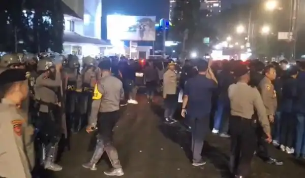 Aksi Mahasiswa BEM SI Jabar di Bandung Memanas, Jalan Simpang Cikapayang Dago Terhambat
