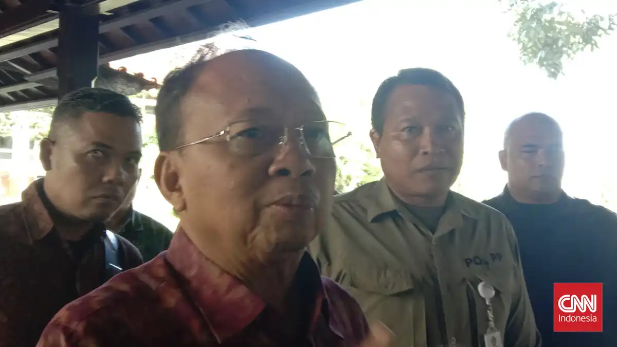 Petugas SPBU Bali Kelelahan Saat Diminta Melayani Antrean BBM Sepanjang Hari
