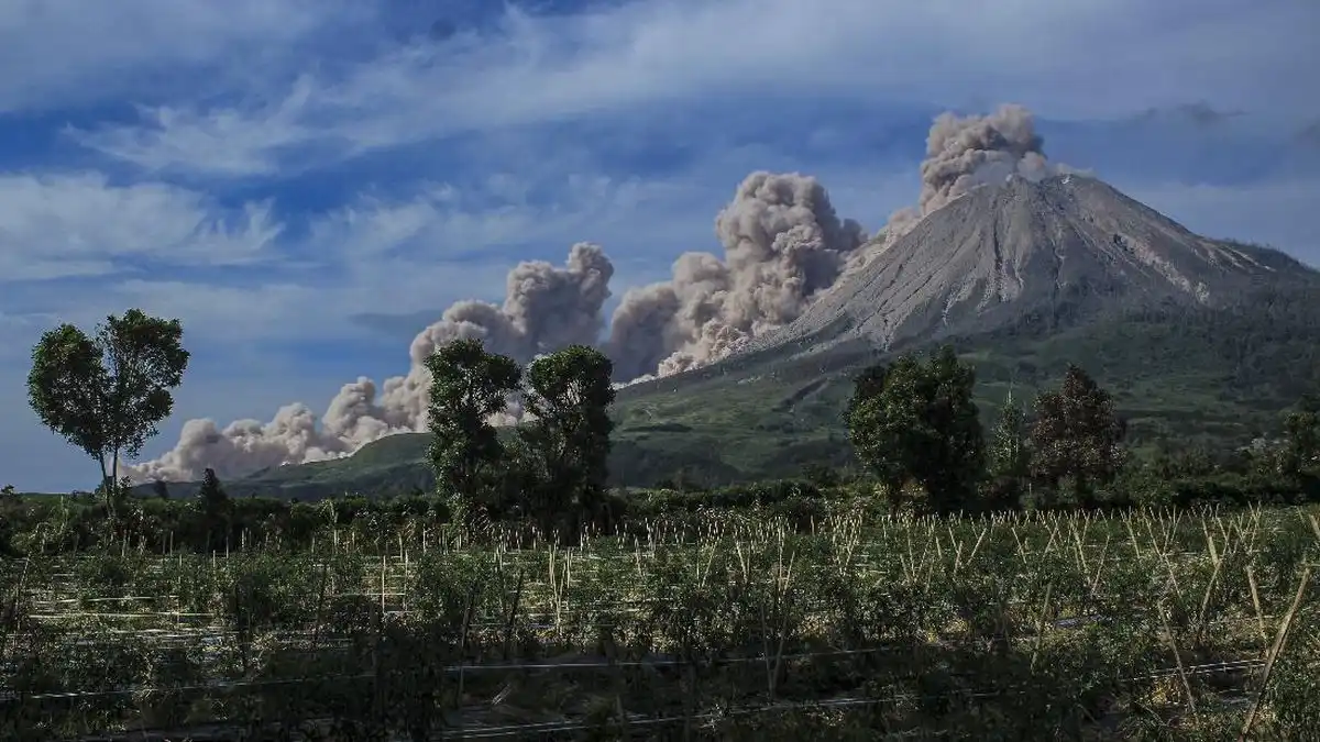 Status Sinabung Turun ke Pembatasan Aktivitas Tetap Berlaku