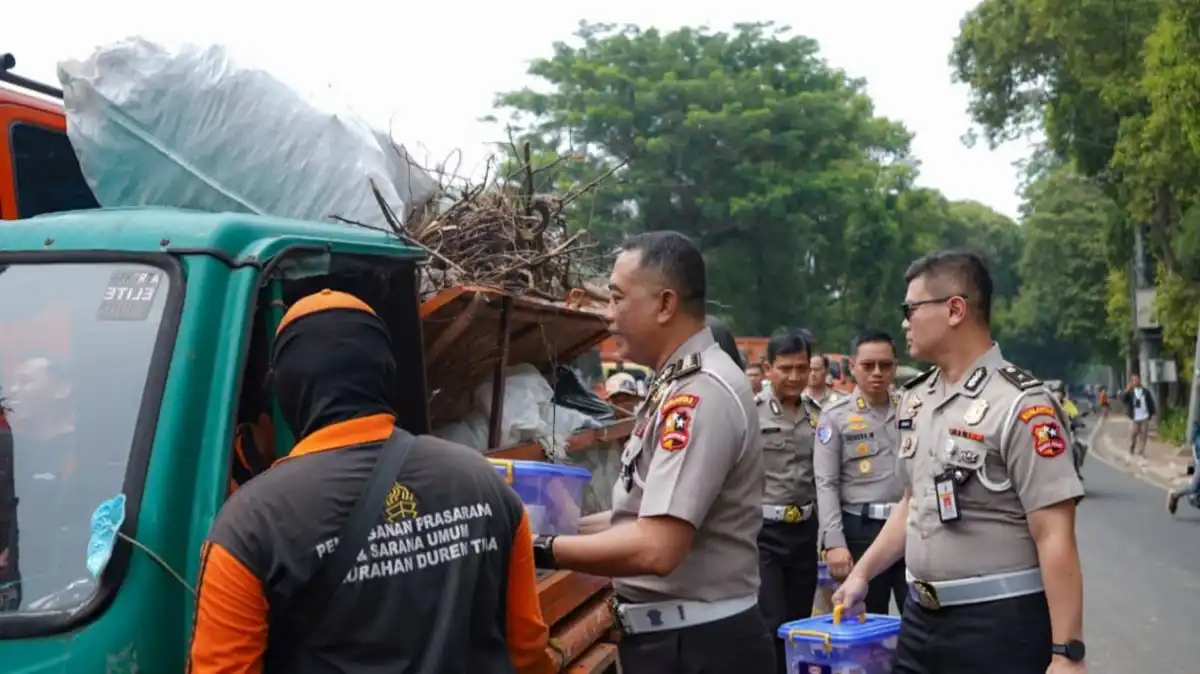 Korlantas Polri Salurkan Bantuan dan Berdialog dengan Warga di Sejumlah Daerah