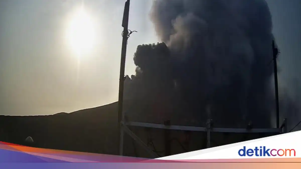 Aktivitas Anak Krakatau di Selat Sunda: Tiga Erupsi dan Imbauan Radius Aman