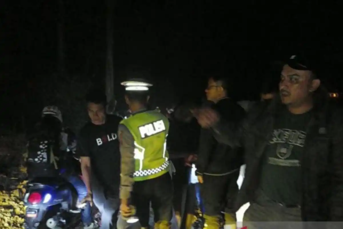 Longsor Ganggu Jalur Nasional di Sipirok, Pengendara Diminta Memilih Rute Alternatif Longsor Ganggu Jalur Nasional di Sipirok, Pengendara Diminta Memilih Rute Alternatif