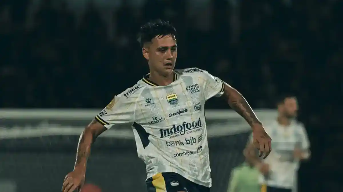 Eliano Reijnders Jadi Andalan Persib, Tampil Penuh dalam Tujuh dari Delapan Laga Eliano Reijnders Jadi Andalan Persib, Tampil Penuh dalam Tujuh dari Delapan Laga