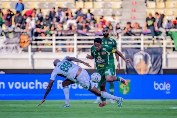Pereira Selamatkan Persebaya dari Kekalahan Dramatis atas PSS Sleman Pereira Selamatkan Persebaya dari Kekalahan Dramatis atas PSS Sleman