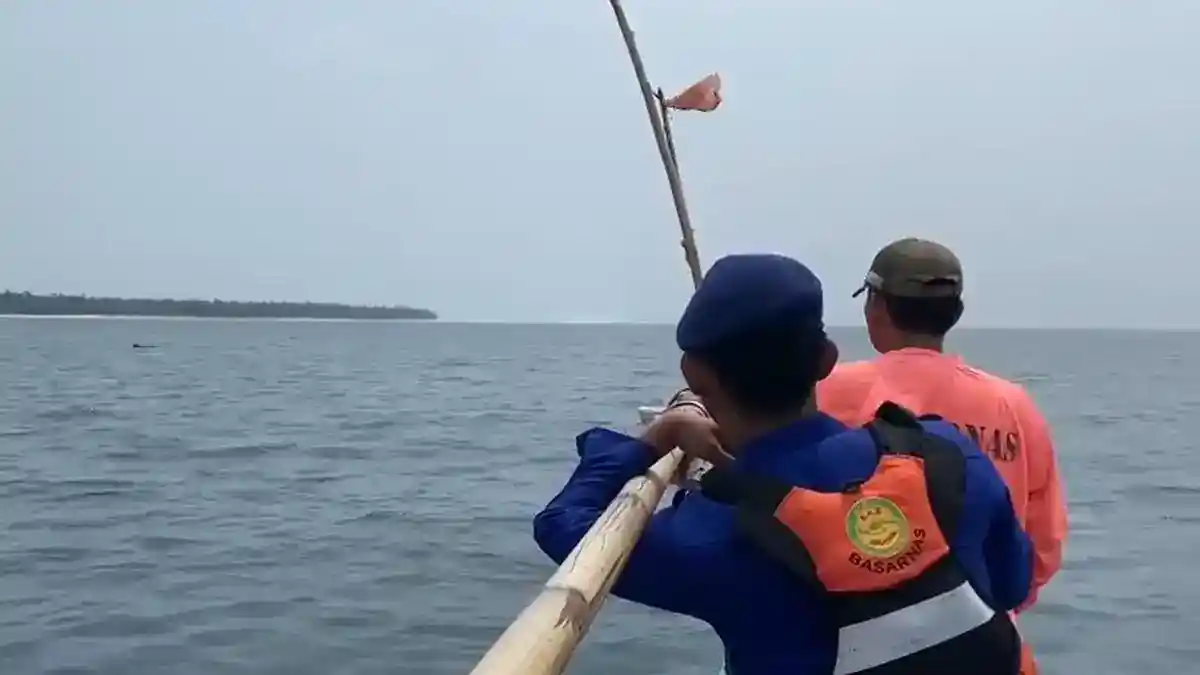 Pencarian Nelayan yang Hilang Berlanjut Setelah Perahu Ditemukan Terbalik di Lampung Pencarian Nelayan yang Hilang Berlanjut Setelah Perahu Ditemukan Terbalik di Lampung