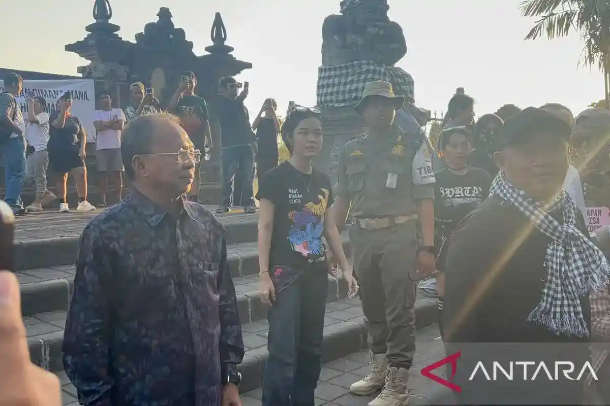Koster Buka Kajian Upah Bali 2027 di Tengah Desakan Pekerja soal KHL Koster Buka Kajian Upah Bali 2027 di Tengah Desakan Pekerja soal KHL