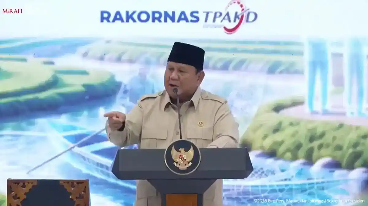 Momen Prabowo Menanggapi Isyarat Teddy di Tengah Pidato Rakornas TPKAD Momen Prabowo Menanggapi Isyarat Teddy di Tengah Pidato Rakornas TPKAD