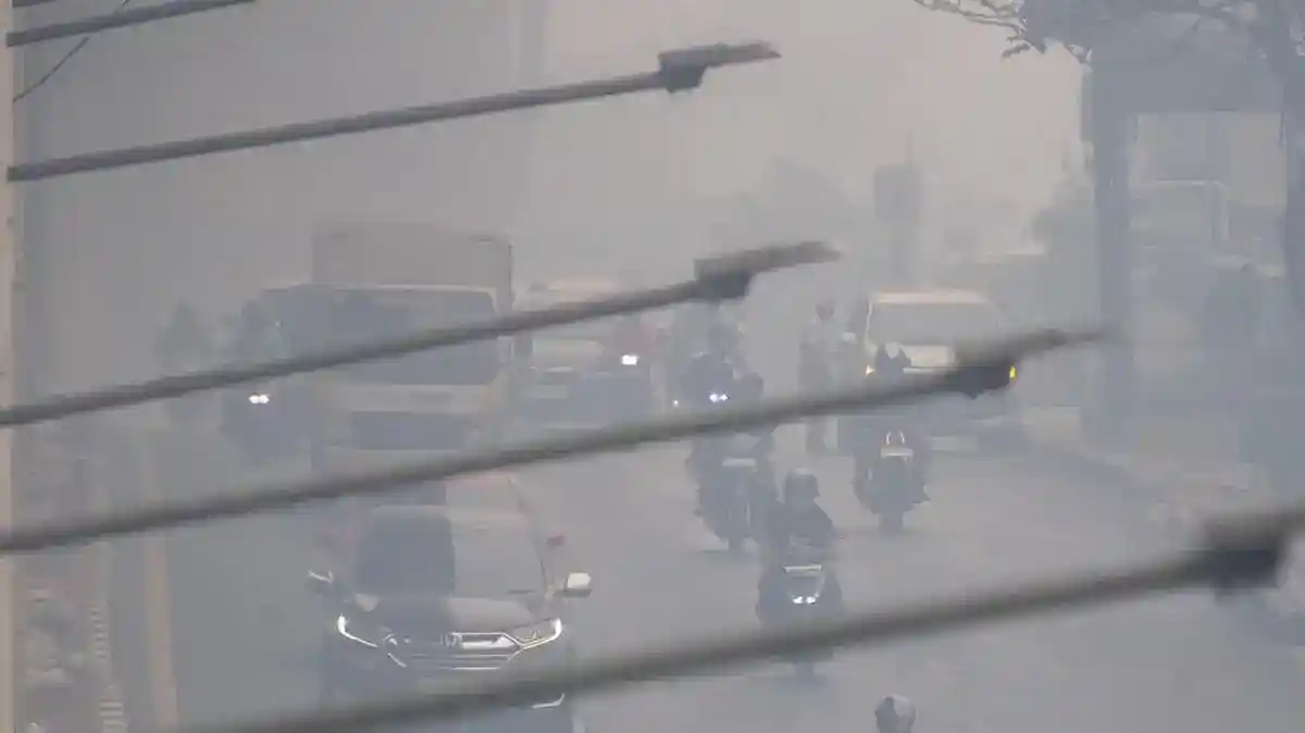 Kabut Asap di Palembang Tekan Penghasilan Pedagang, BNPB Perkuat Pemantauan Karhutla