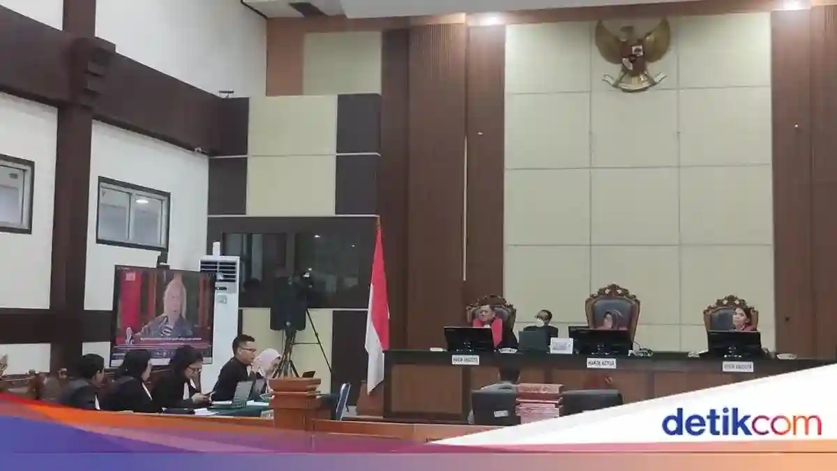 Roy Suryo Minta Silfester Matutina Dihadirkan dalam Sidang Kasus Ijazah Jokowi