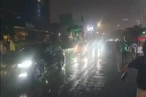 Aksi 28 Oktober Usai, Akses Menuju Bundaran HI Dibuka Bertahap Aksi 28 Oktober Usai, Akses Menuju Bundaran HI Dibuka Bertahap