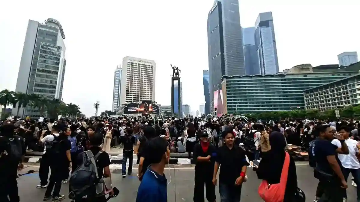 Aksi di Bundaran HI: Tuntutan Penanganan Karhutla dan Lima Desakan kepada Pemerintah Aksi di Bundaran HI: Tuntutan Penanganan Karhutla dan Lima Desakan kepada Pemerintah