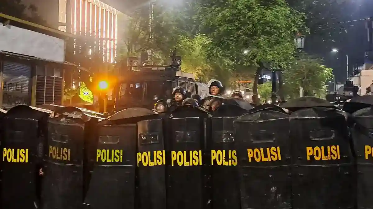 Dari Aksi Damai hingga Bentrokan: Rangkaian Kericuhan di Kawasan Malioboro Dari Aksi Damai hingga Bentrokan: Rangkaian Kericuhan di Kawasan Malioboro