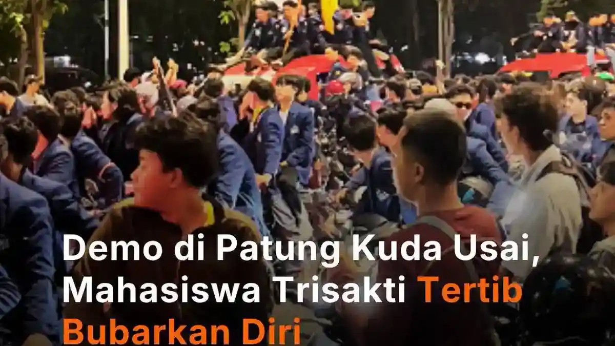 Mahasiswa Trisakti Tinggalkan Patung Kuda Usai Aksi dan Salat Magrib