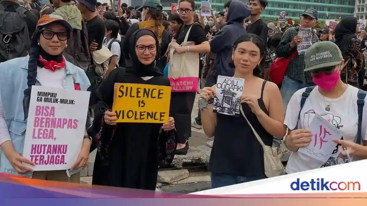 Shalima Hakim Jadi Sorotan Saat Berorasi soal Karhutla
