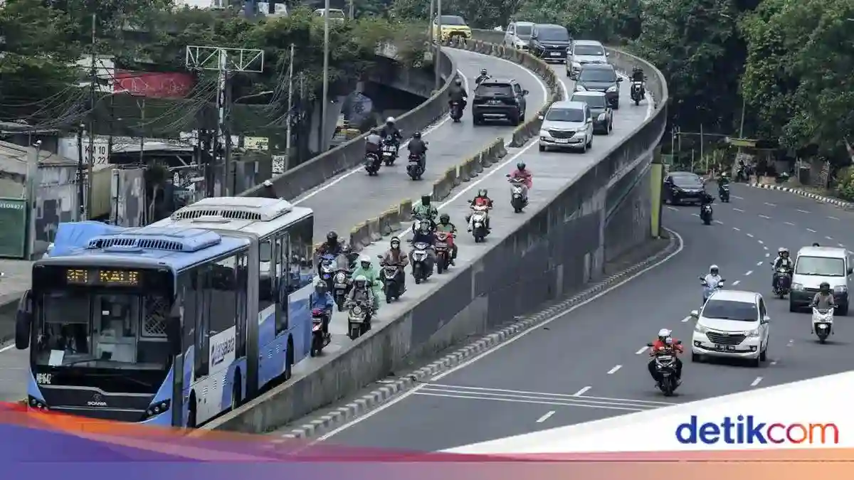 Pemotor Terjatuh dari Flyover Pesing, Kecelakaan Kembali Terjadi