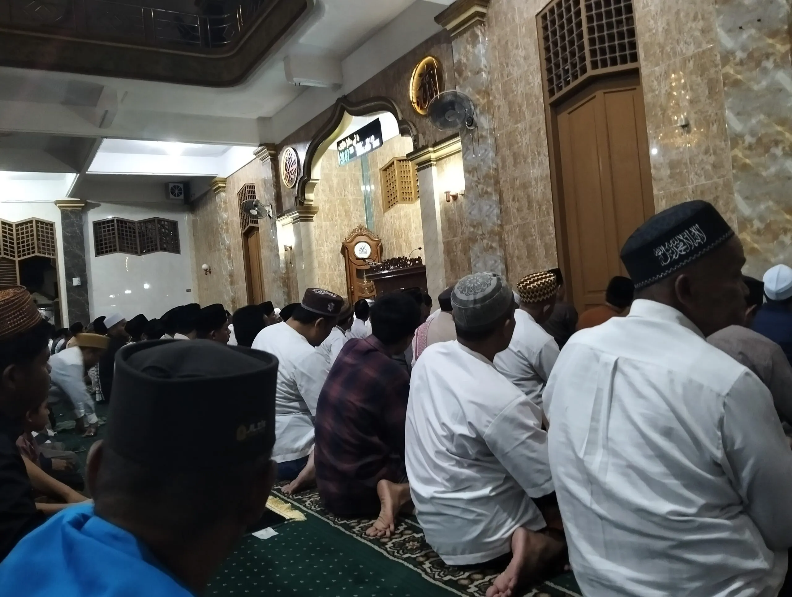 Bhabinkamtibmas Kelurahan Sukamulya Laksanakan Tarawih Keliling di Masjid Jami Al Ikhlas