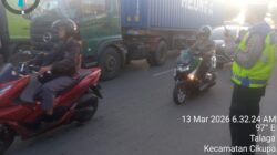 IPTU Rusandi Pimpin Pengaturan Arus Lalu Lintas Pagi di Pertigaan Columbus Cikupa