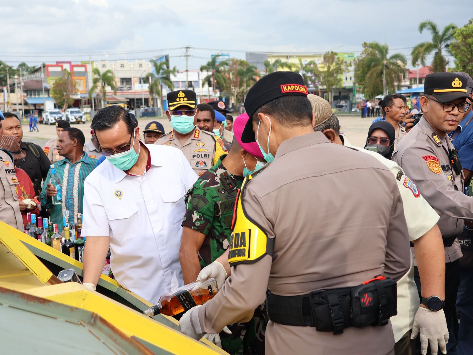 Polda Papua Barat Daya Musnahkan Barang Bukti Miras Hasil Operasi Kepolisian