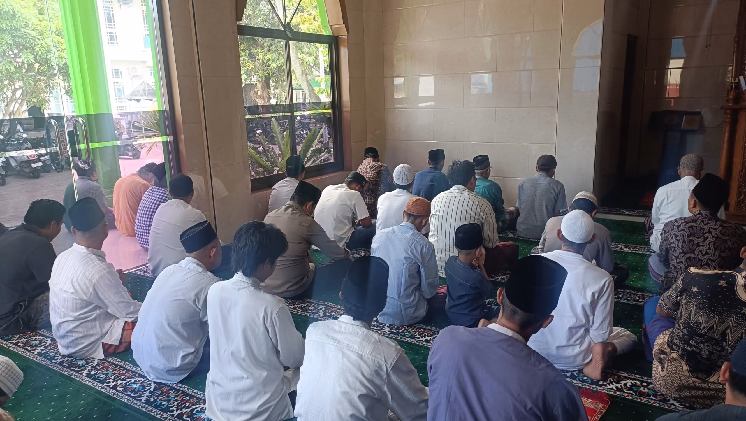 Polsek Cikupa Gelar Shalat Jumat Keliling di Masjid Jami Lammatul Jannah, Perkuat Silaturahmi dengan Warga